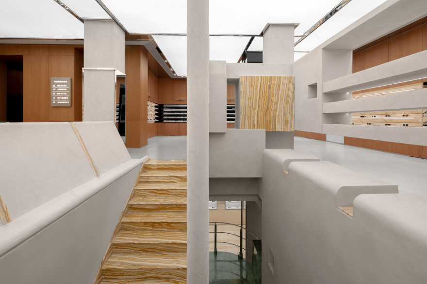 暴龙旗舰店
注:BOLON通常是眼镜品牌暴龙的英文名称,结合语境这里翻译为暴龙旗舰店 丨未明确具体设计公司,设计总监为Jingze Li-0