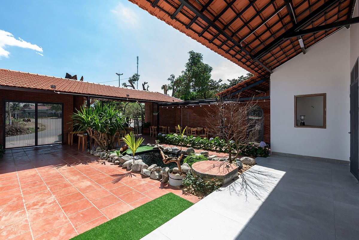 越南 Song Hinh 住宅 | 融合室外景观与室内设计的现代家庭住宅-17