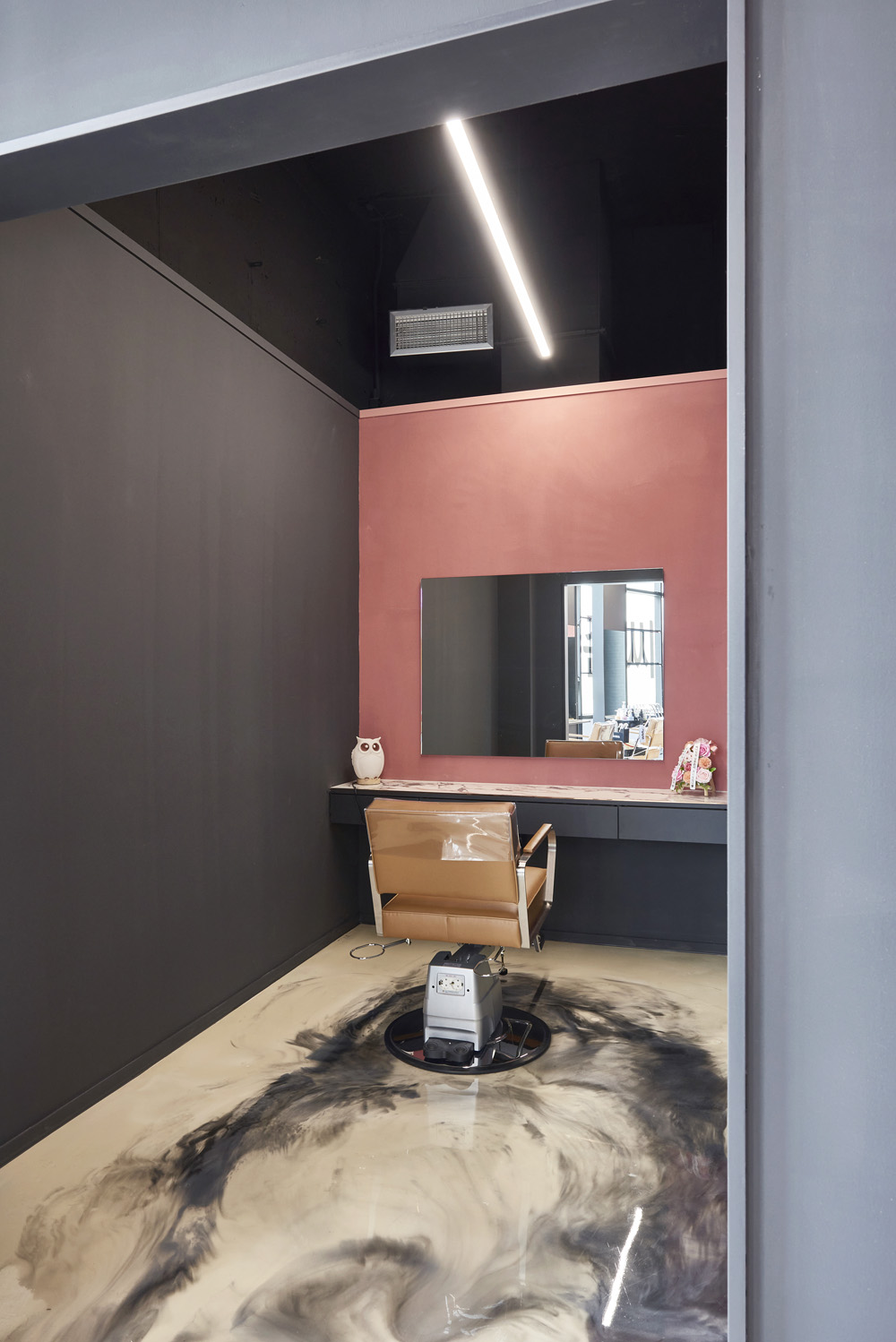 简约 30 坪美容室，黑粉撞色诠释精致品味-14