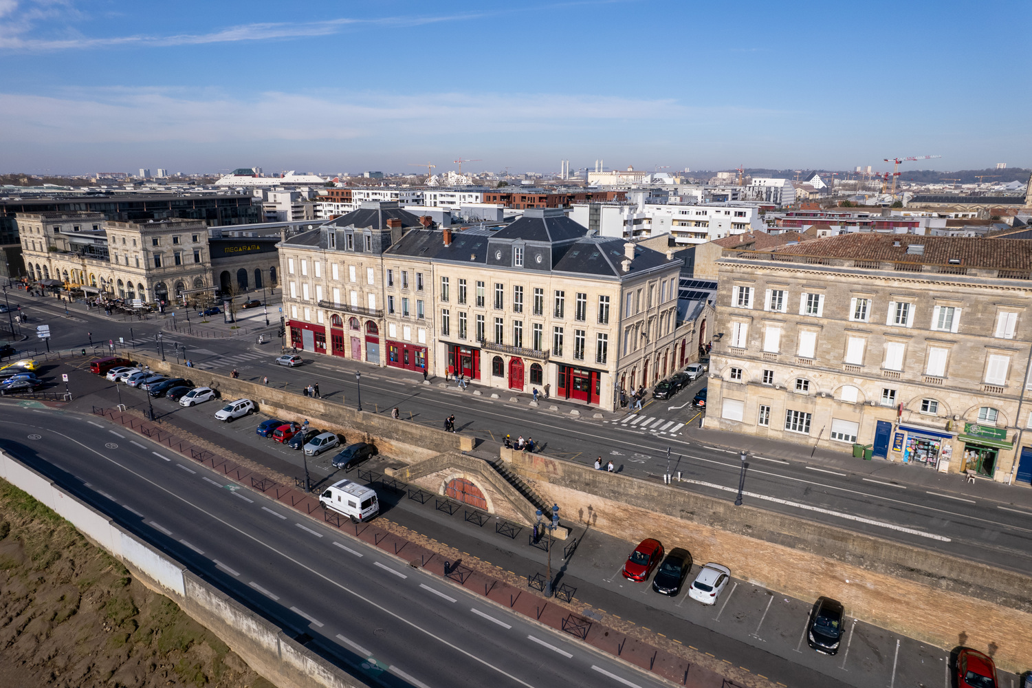 波尔多巴斯特德区 19 世纪庄园改造丨英国巴斯-1