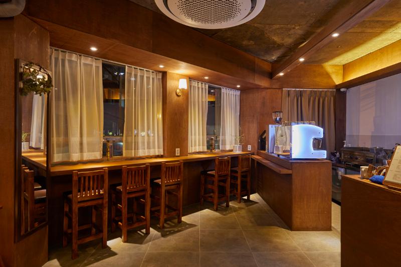 复古风情 14 坪小咖啡馆，打造温馨空间-9