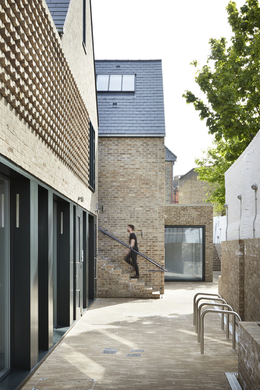 伦敦边缘工业遗址的绿色复兴-2