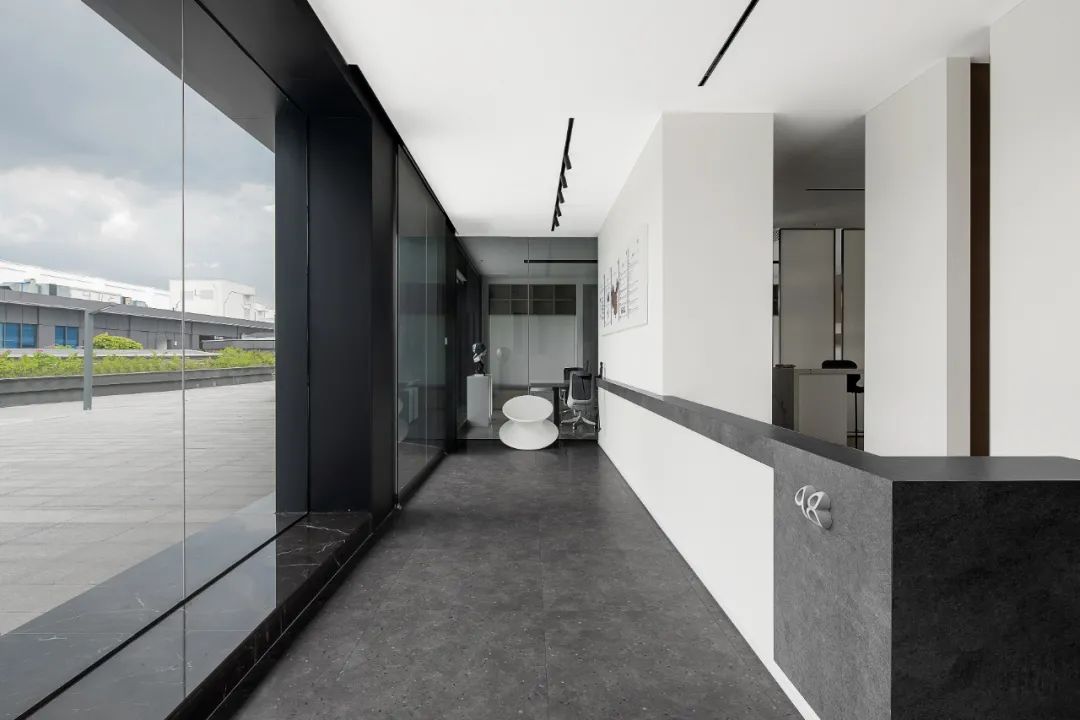 周应钦打造广州居然设计中心,光与影的慢时光美学空间-21