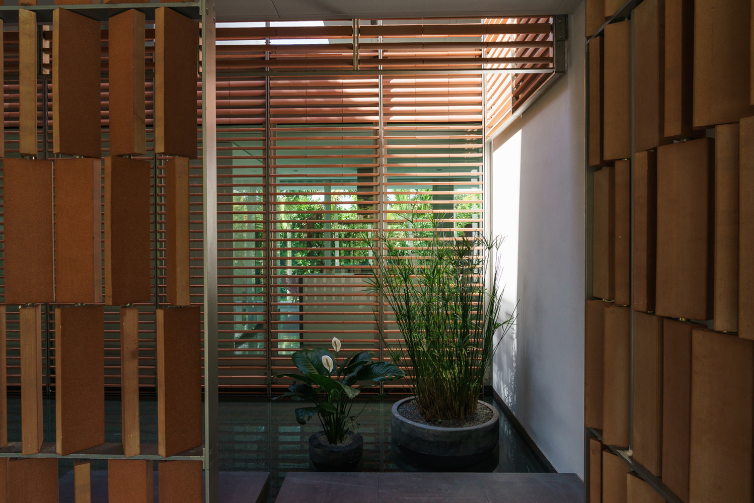 迈阿密拉丁风格住宅，融入传统元素的现代设计-52