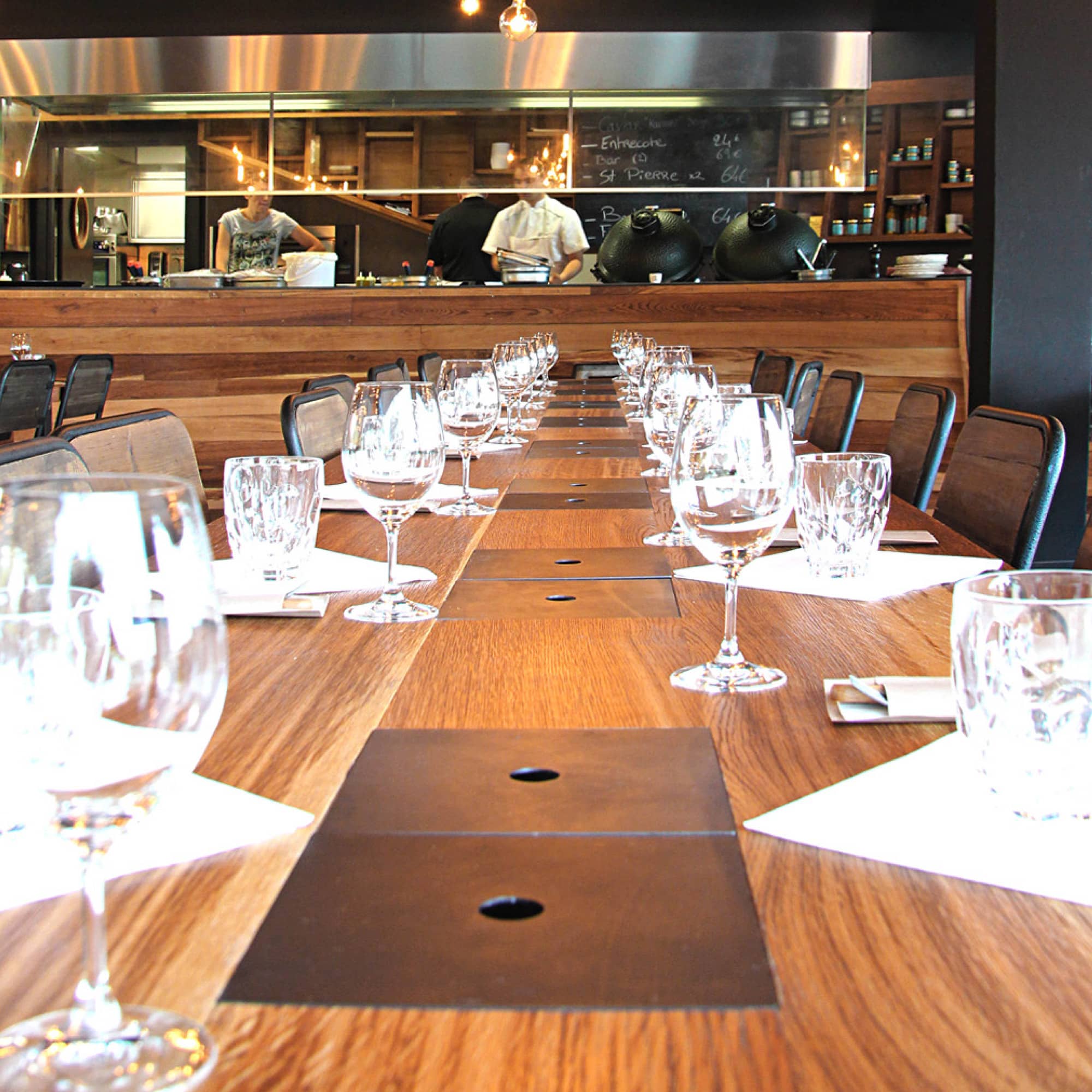 酒窖桌（注：BODEGA常见意为酒窖酒庄等，TABLE是桌子，结合起来推测为酒窖桌，但具体含义可能需结合更详细语境判断） 丨ABP Architectes-16