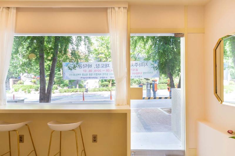 简约清新六坪蛋糕店设计-10