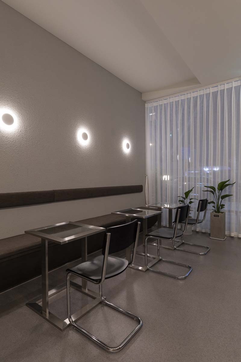 黑白光影中的 13 坪咖啡空间-11