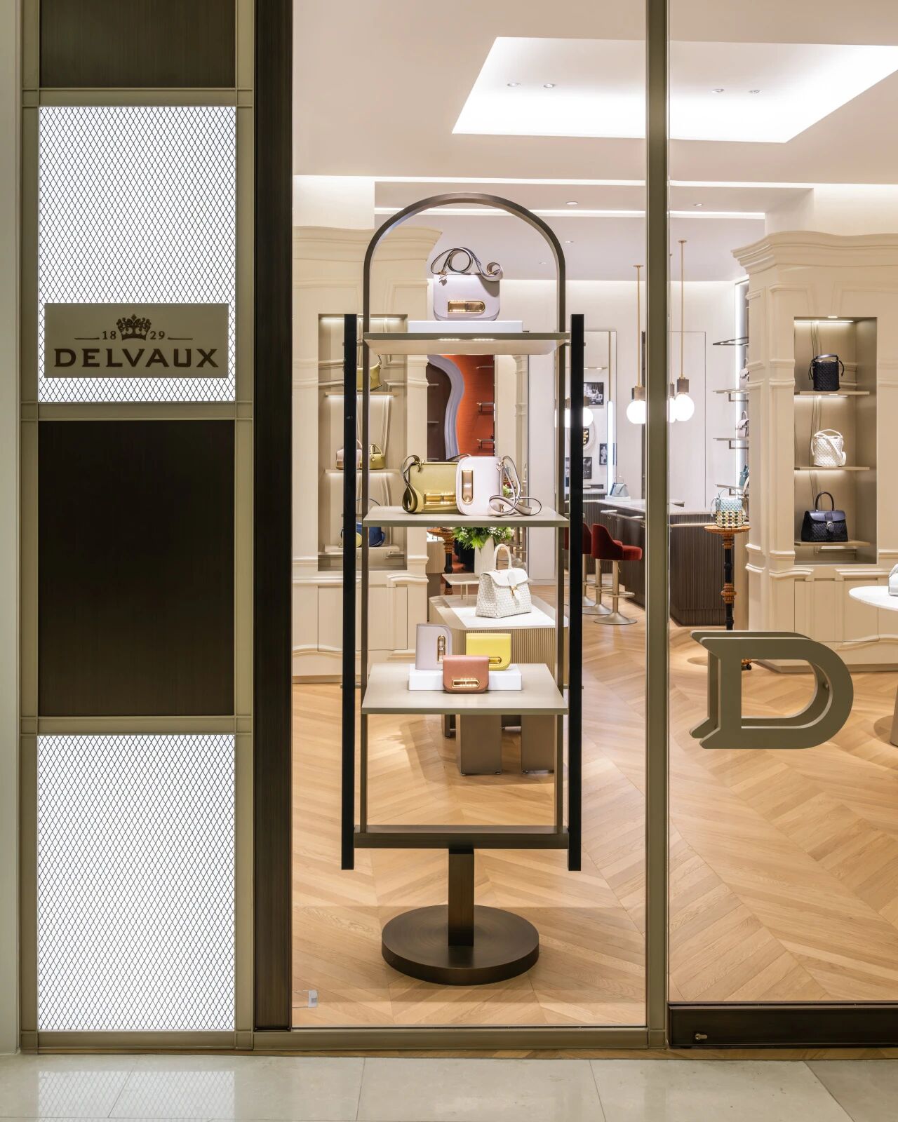 新作｜德尔沃Delvaux亚洲精品店   Vudafieri Saverino Partners-9