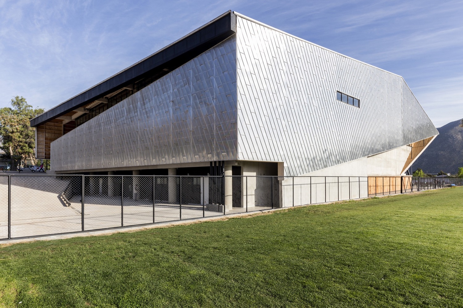 智利 Salamanca 市 9 年匠心之作 · 公共空间与体育设施的完美融合-52