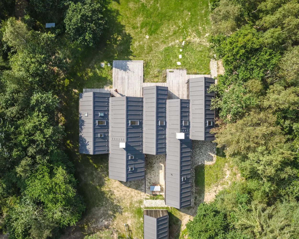 丹麦环保小屋 | 旧木重生，海景尽收眼底-13