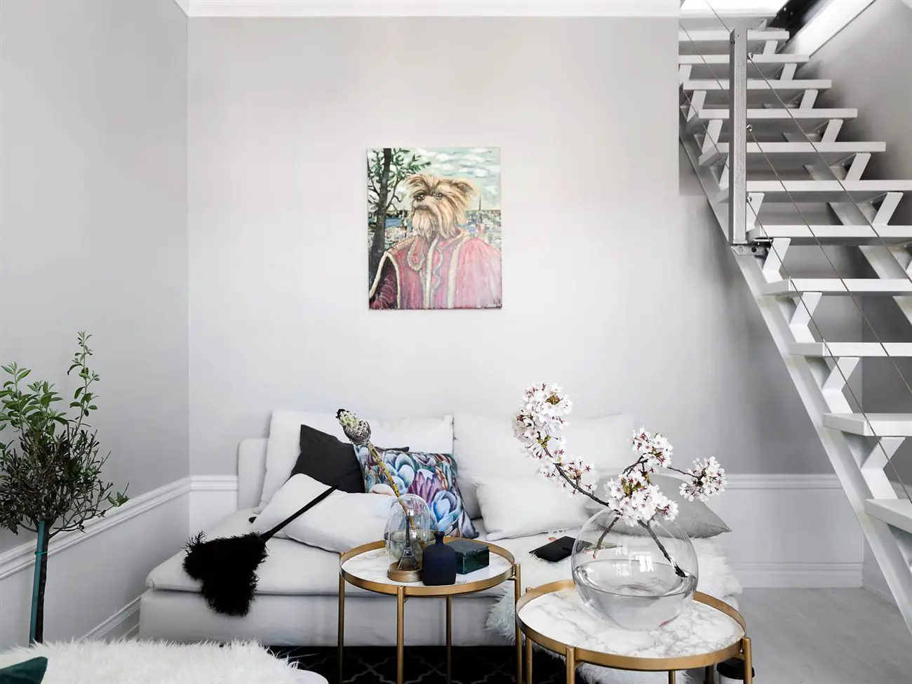 瑞典 1931 年老建筑中的红砖阁楼卧室-7