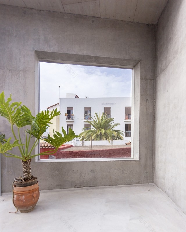 西班牙绍萨尔"G House"——混凝土与庭院的巧妙结合-19