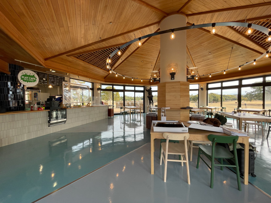 萌萌游戏咖啡馆(注:MOGMOG若为特定品牌名可按音译萌萌,若有更准确背景信息可按需调整) 丨日本福冈丨石井大吾デザイン室一級建築士事務所-31