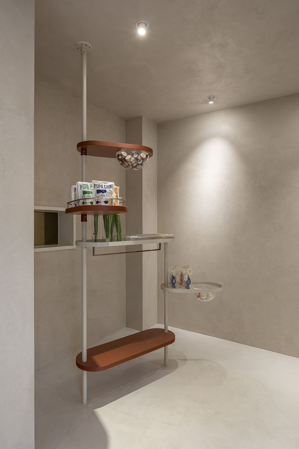 红石咖啡厅 | 卡雅尼的 30 平米极简咖啡天堂-21