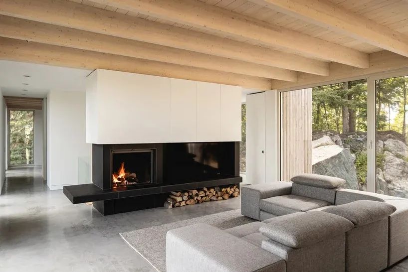 加拿大岩石森林中的木制私人住宅-21