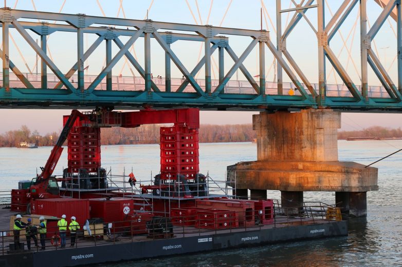 诺维萨德临时桥（博什科·佩罗舍维奇桥）拆除项目-37