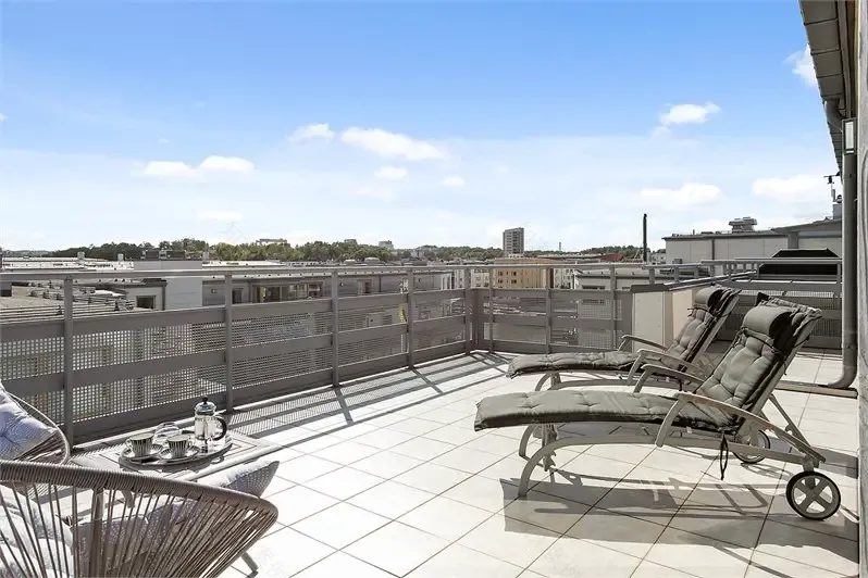 瑞典水边豪华公寓,尽享海景与都市生活-14