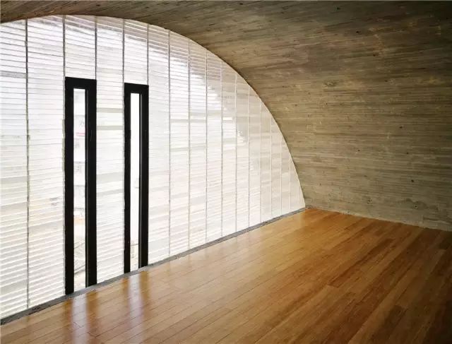 《梦想改造家》封神之作：同样花了130万，爆改悬崖之上老破危房，真的太牛了！-159