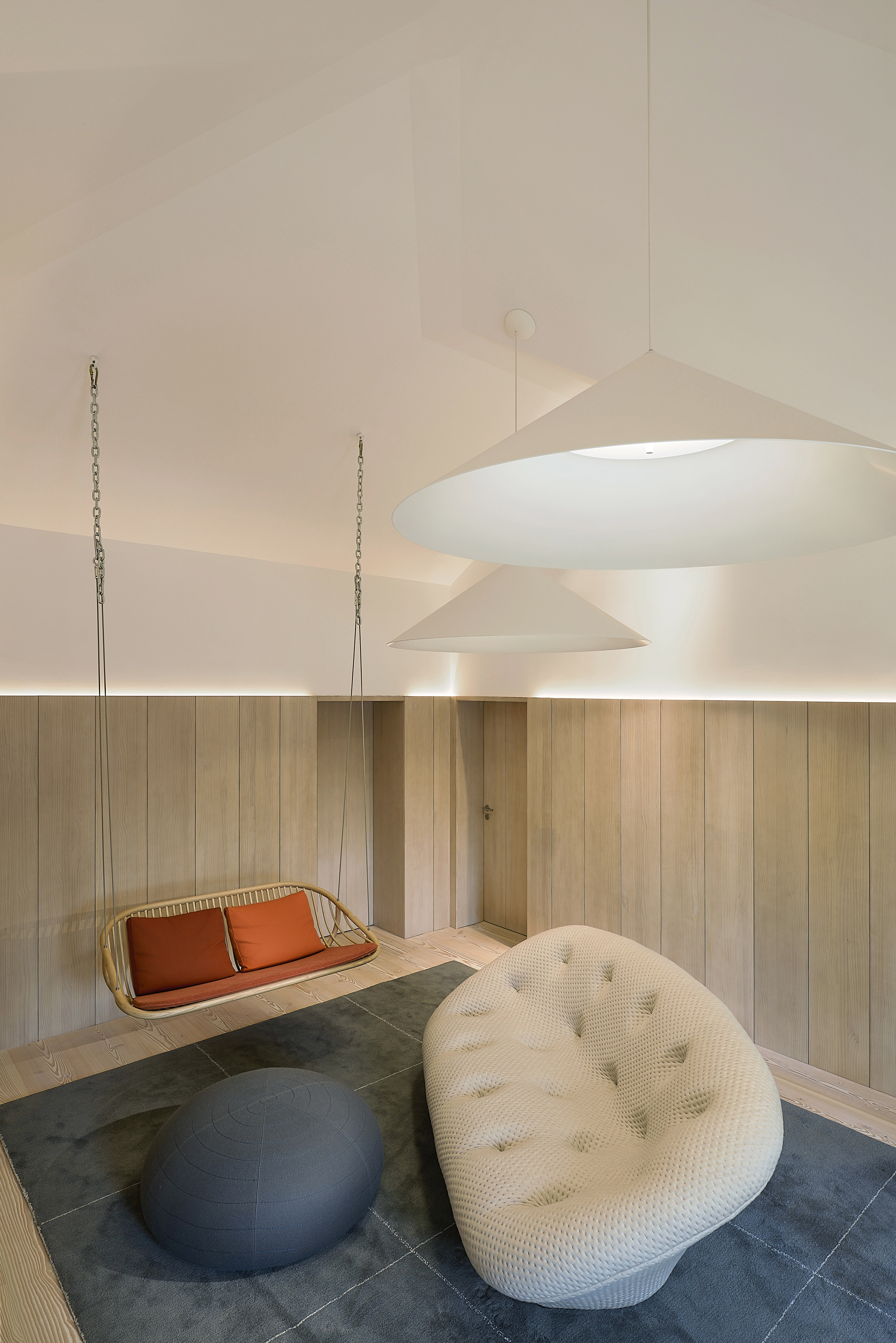 Natural materials offer "psychological wellbeing" at Xiang Jiang house-21
