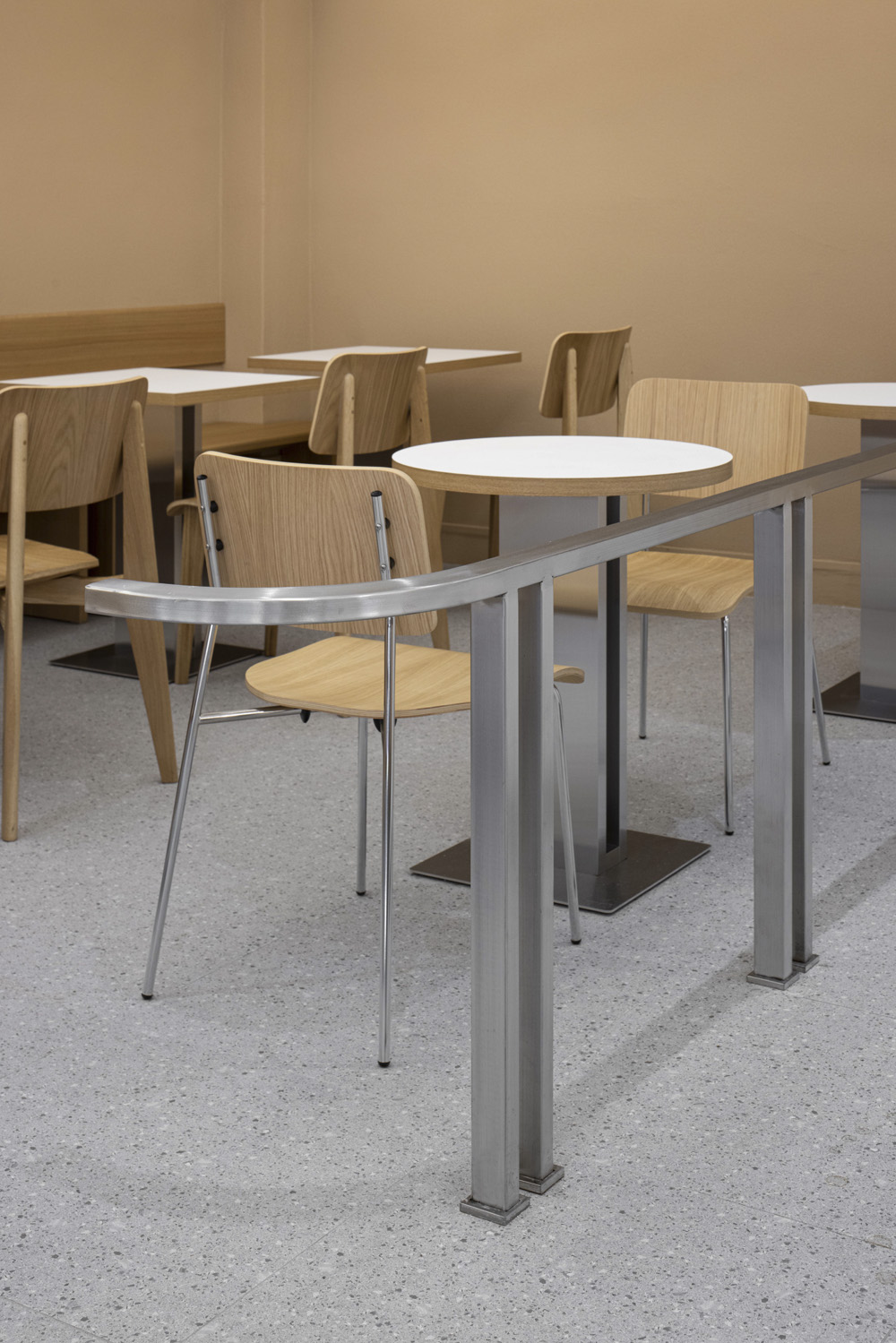 白色梦幻 | 现代简约风格的咖啡厅设计-9