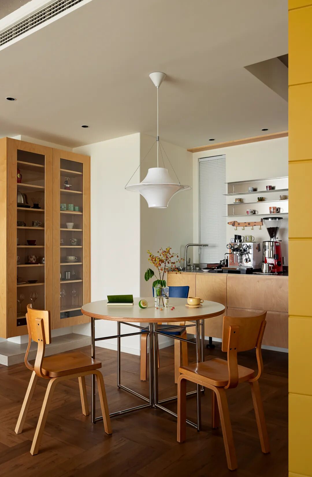 【新作】告别“样板间”：90后夫妻爆改精装房，打造纯粹包豪斯之家-34