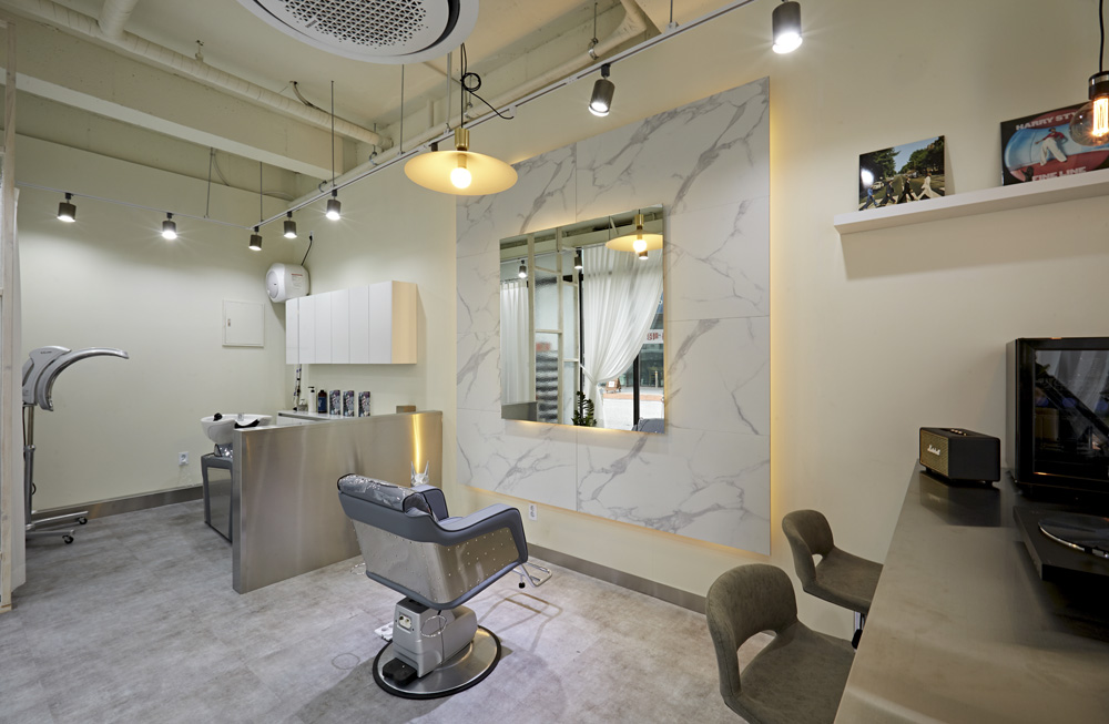 10 坪男性专用美容室设计，极简工业风打造舒适空间-6