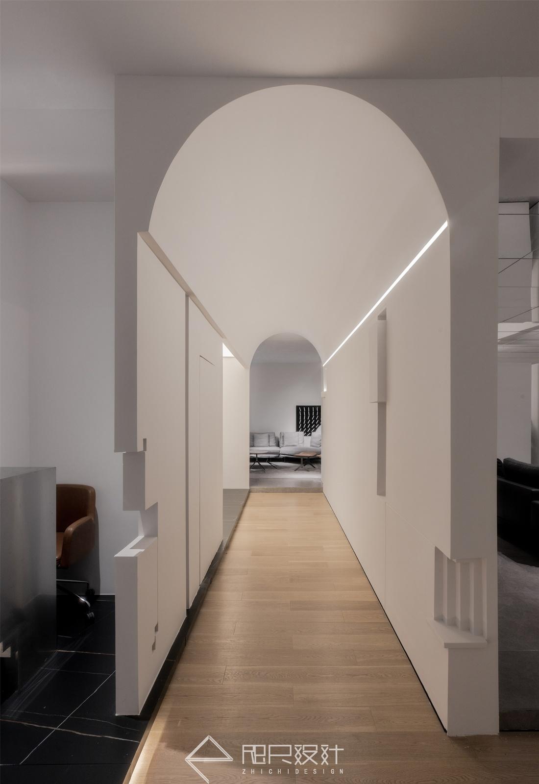 半墙设计、镜像交错,打造个性家居空间-11