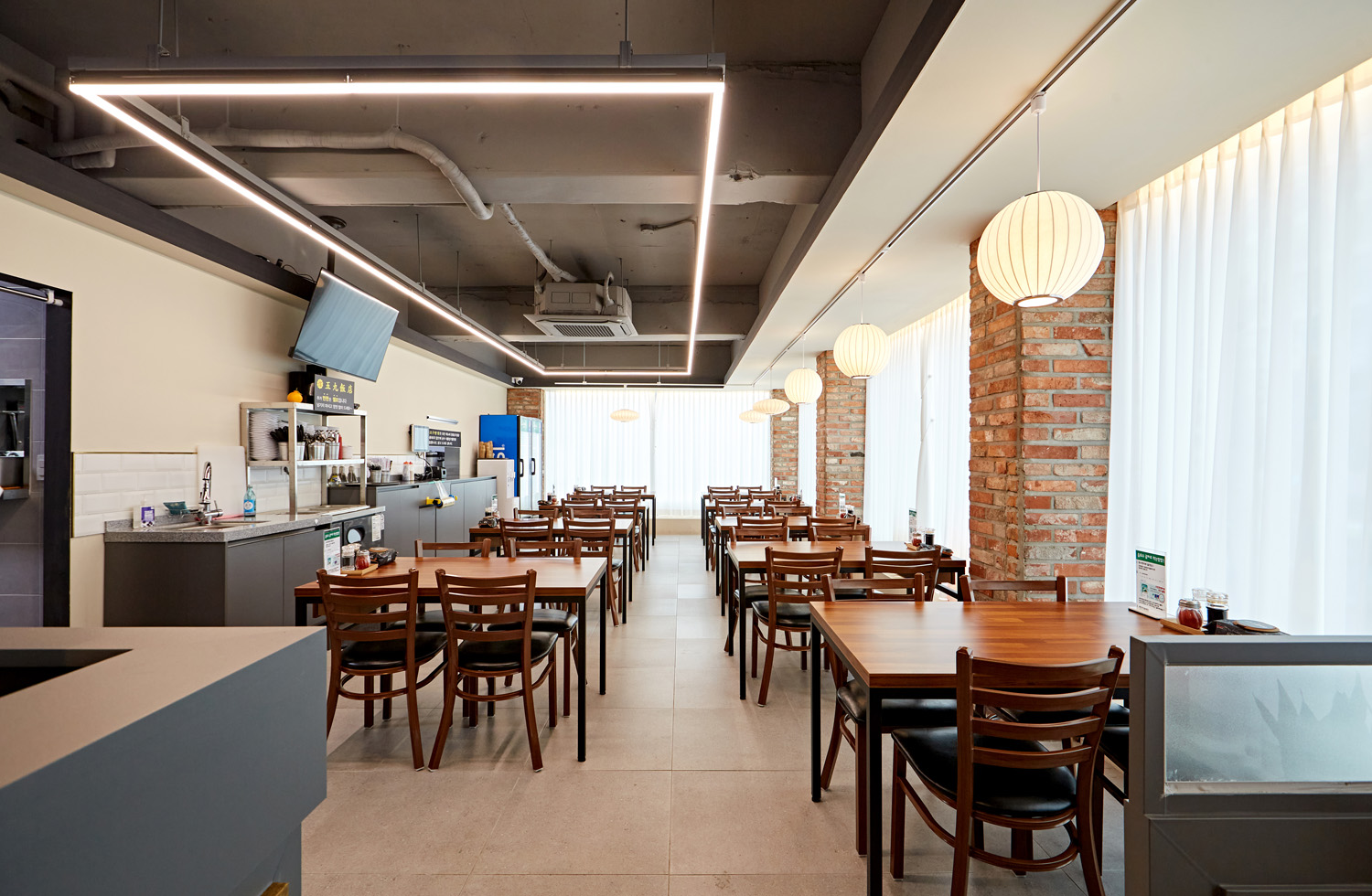 25 平米极简中式住宅，白色与木色完美融合-2