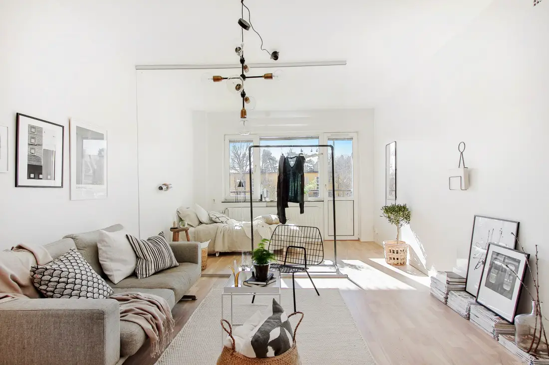 41 平米公寓巧用衣架做隔断-3