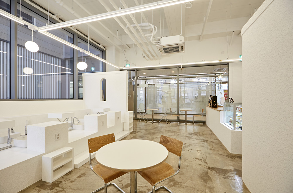 简约白色调的 26 平米小卫生间设计-5