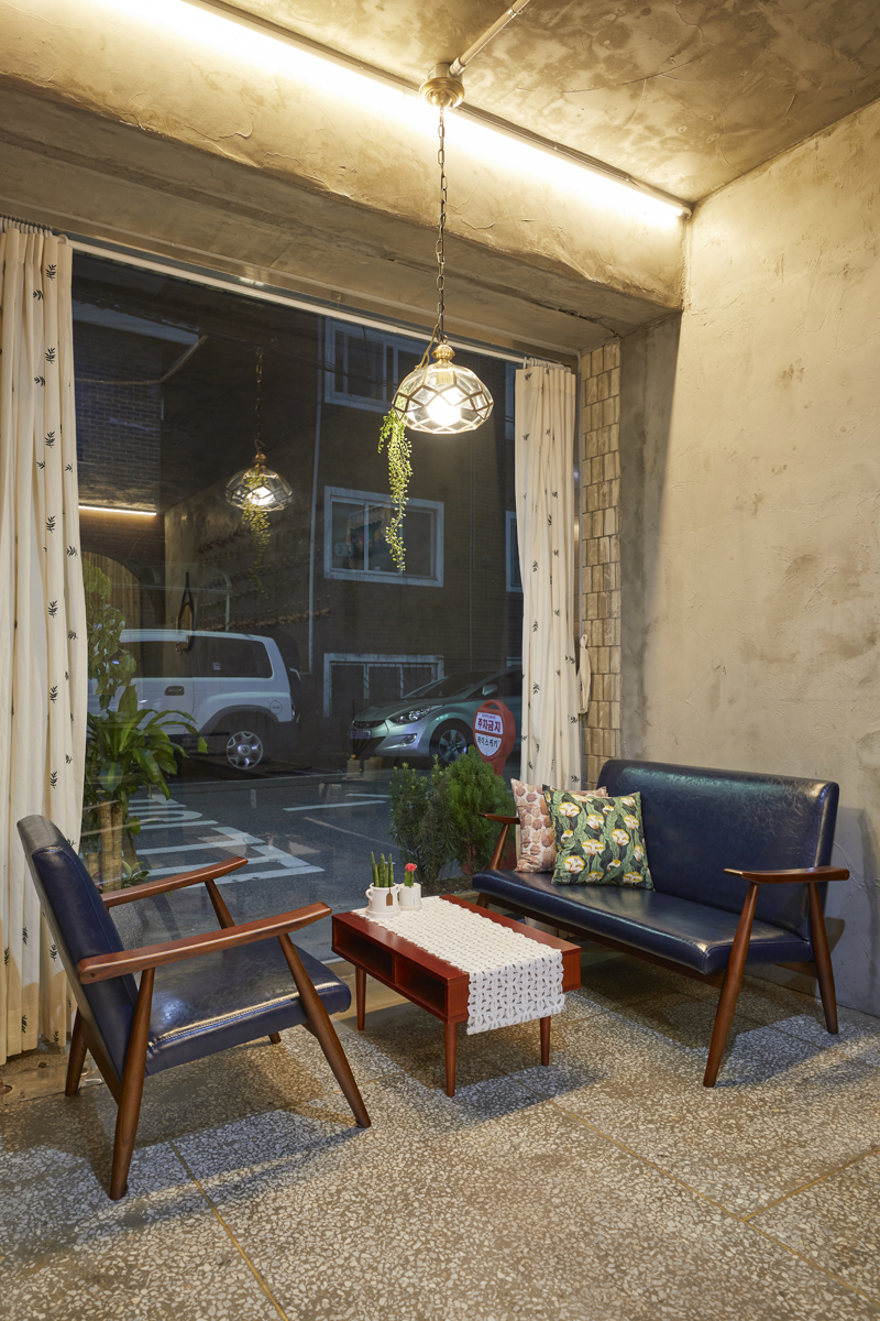 温馨十坪咖啡馆，打造简约纯真空间-5