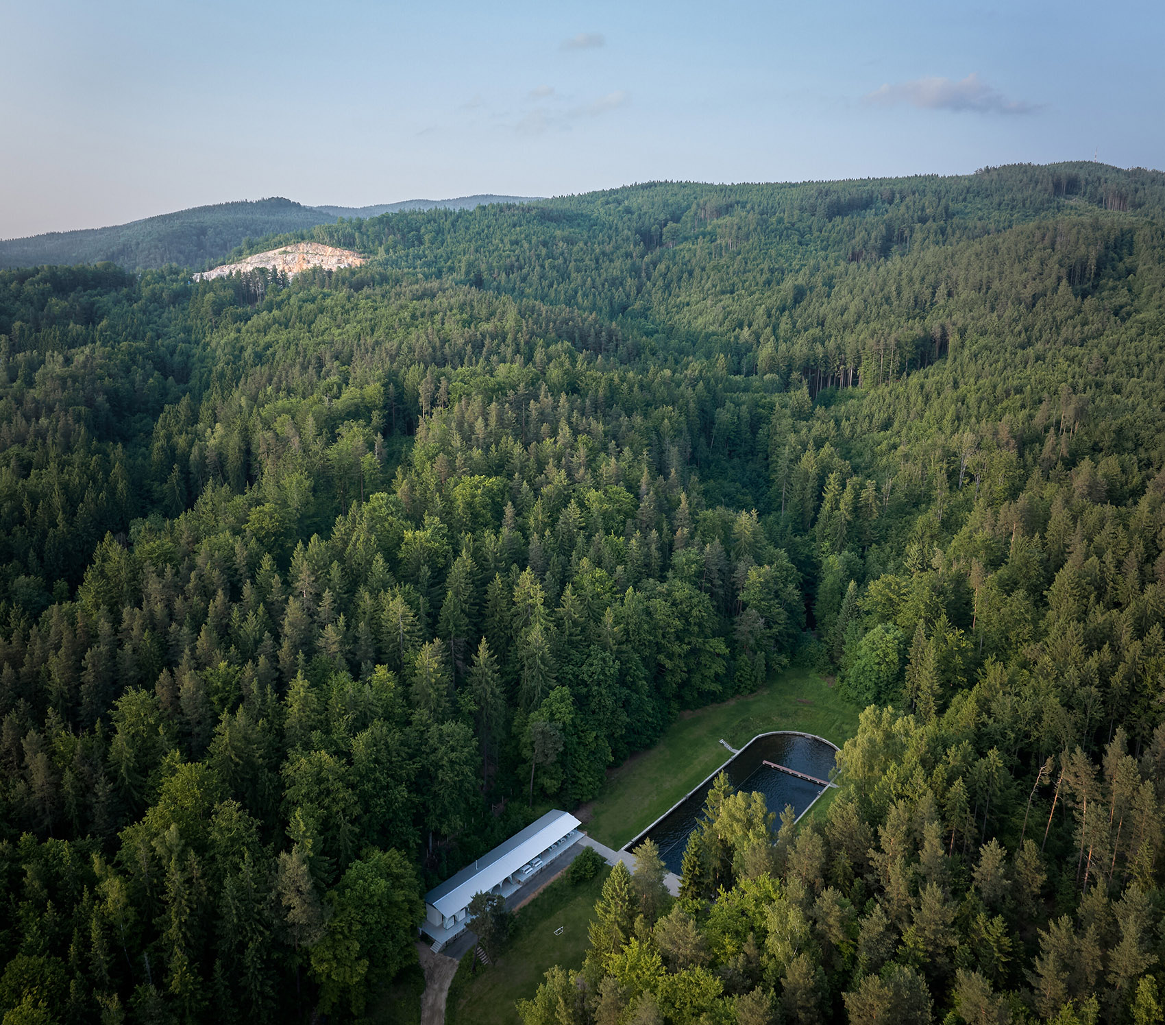 森林泳池,捷克丨Mjölk architekti + Marie Vondráková-81