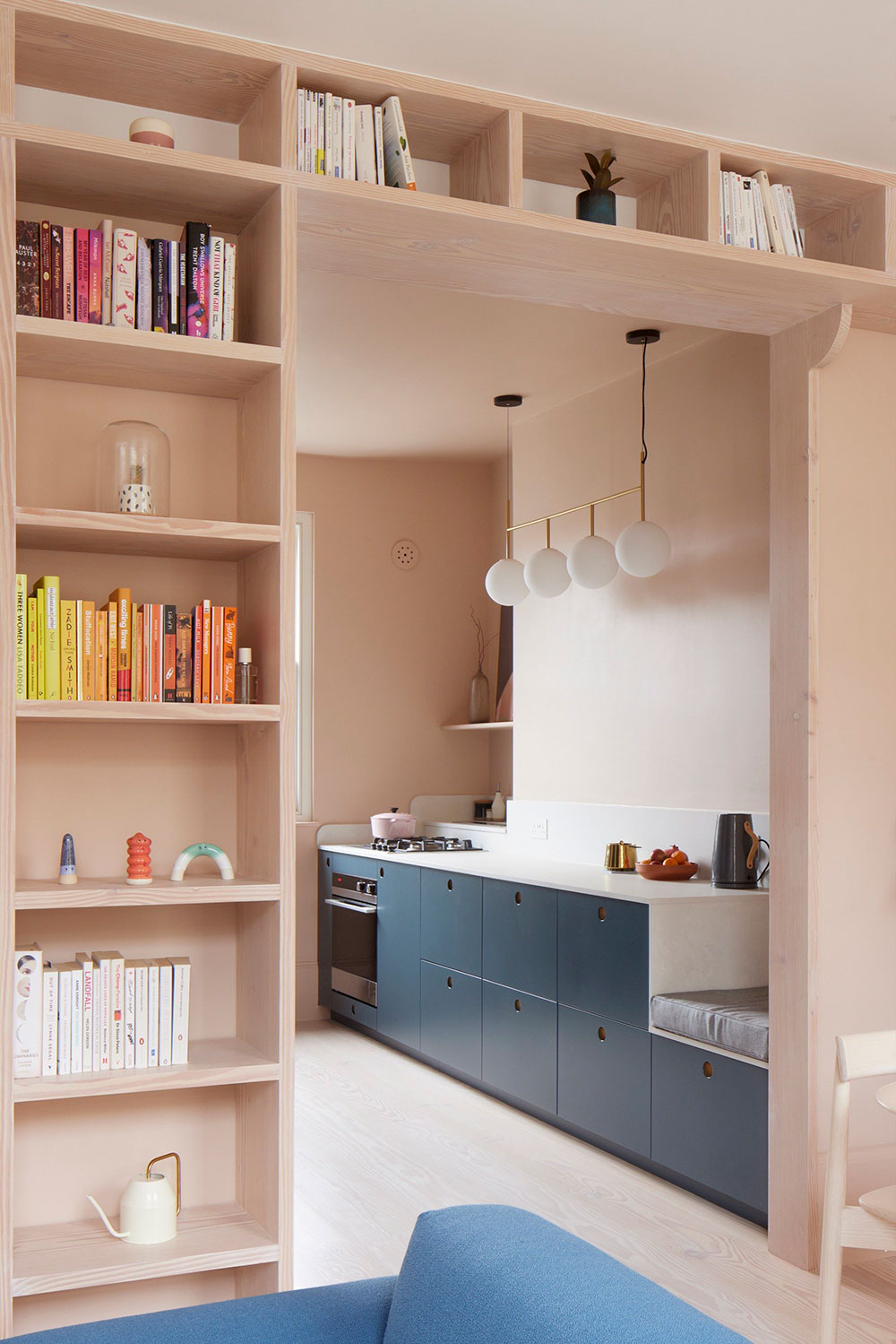伦敦现代公寓的粉色与蓝色调设计-6