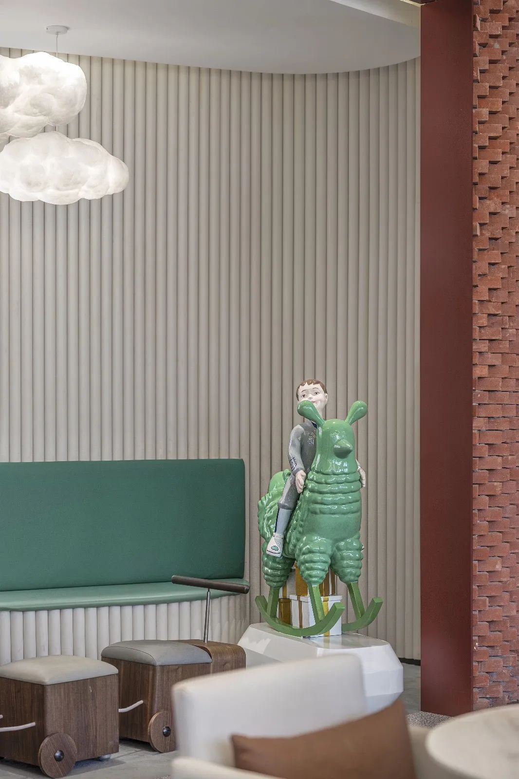 济南中骏天誉售楼处 | 现代复古风格演绎历史与未来对话-45