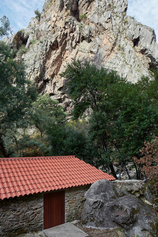 悬崖边的水磨坊民宿 / Bruno Lucas Dias Architecture-11