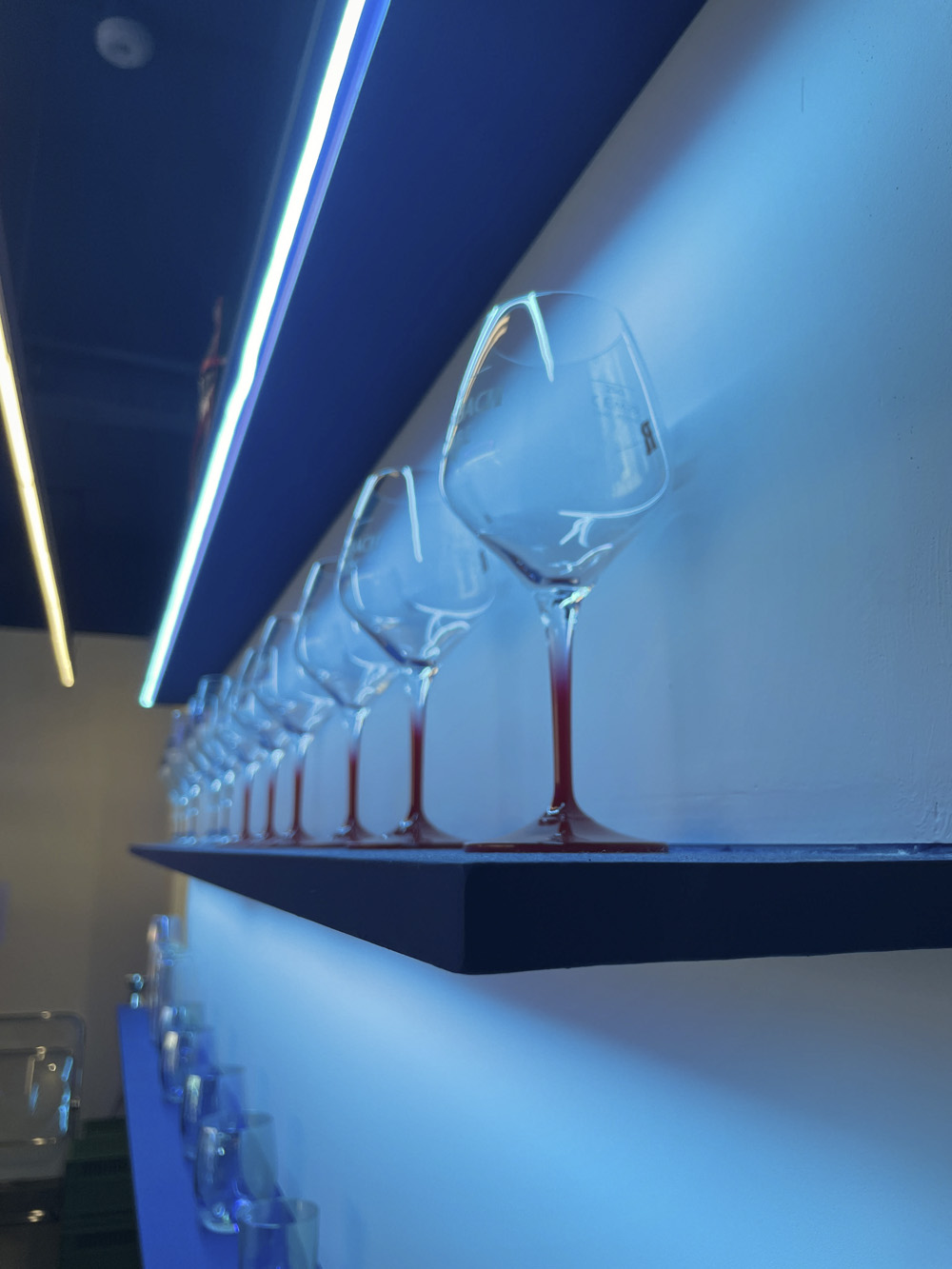 17 坪卡培耐尔咖啡厅 | 灯光艺术的魅力-6