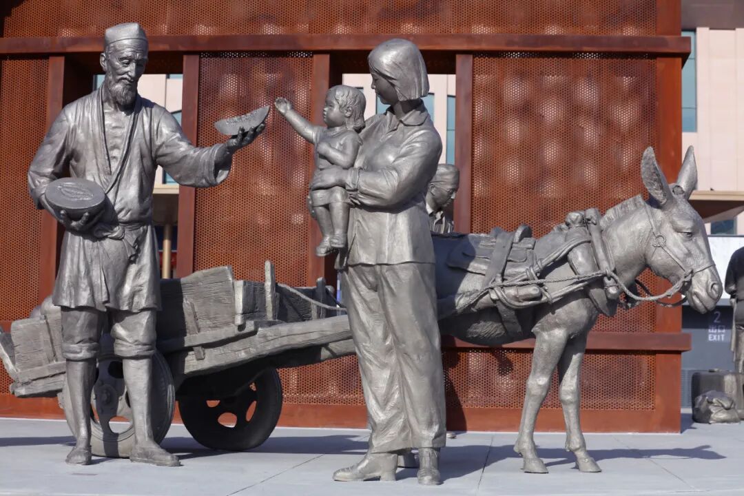 “哈密精神”万岁！央美雕塑系情景式公共艺术作品为人民塑像-52