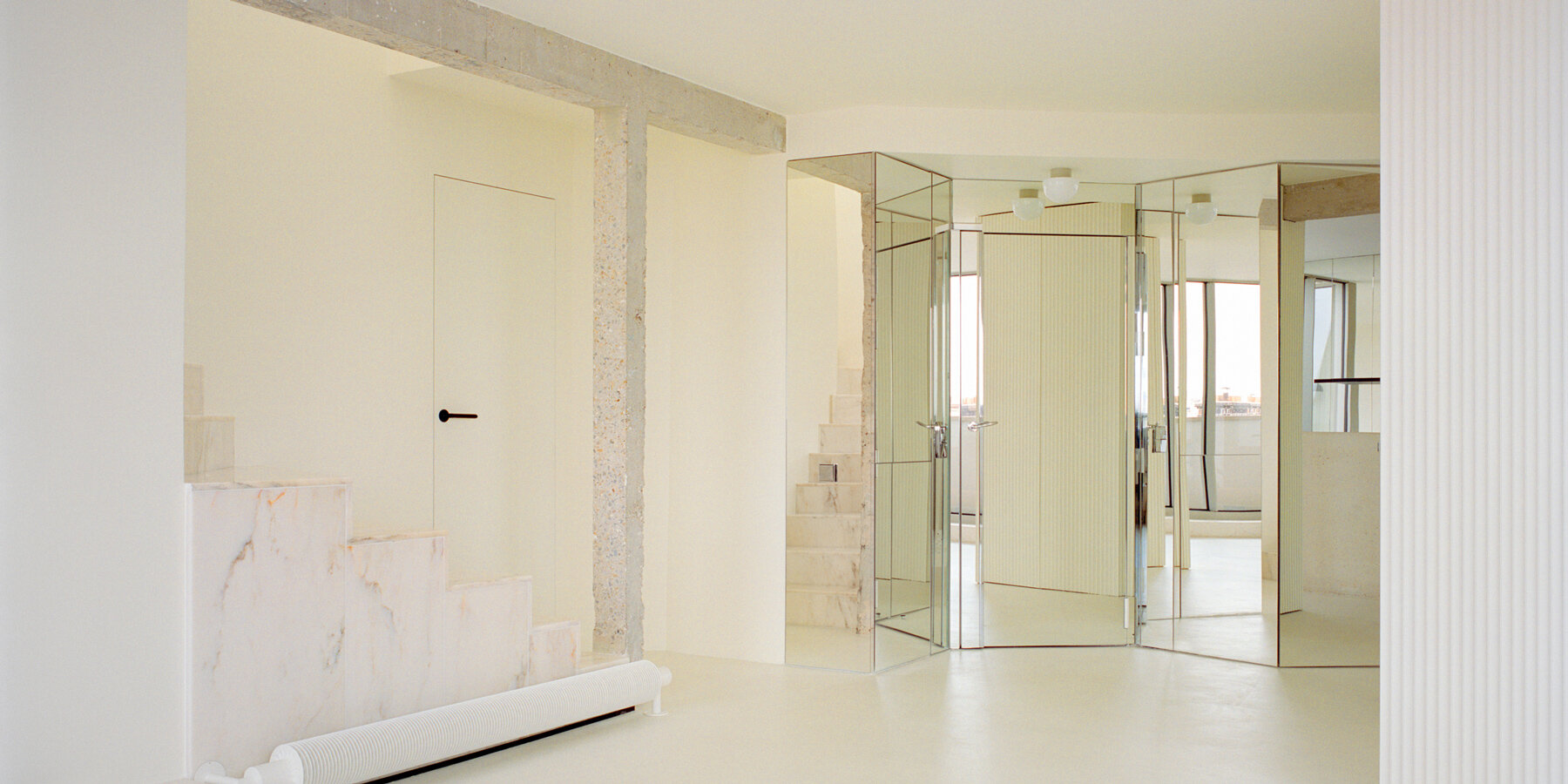 巴黎之巅 | Clément Lesnoff-Rocard 的“边缘”公寓设计-0