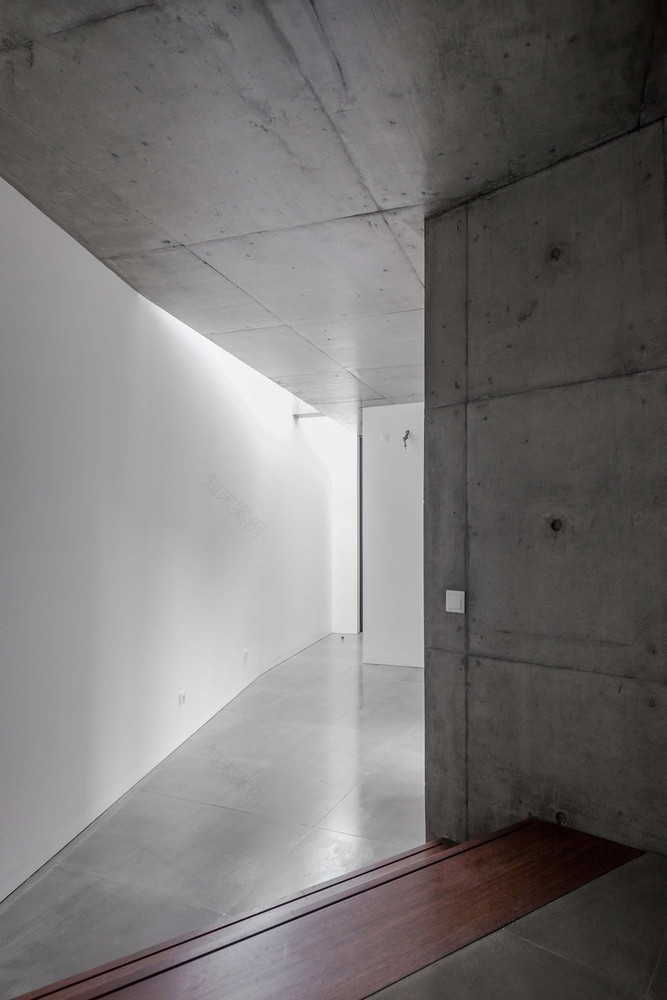 里斯本洛里什住宅 · 旧建筑新生命,彩色空间营造生活美学-42