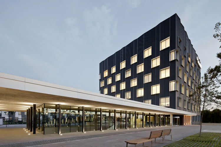 Banc Sabadell Headquarters  Bach Arquitectes-8