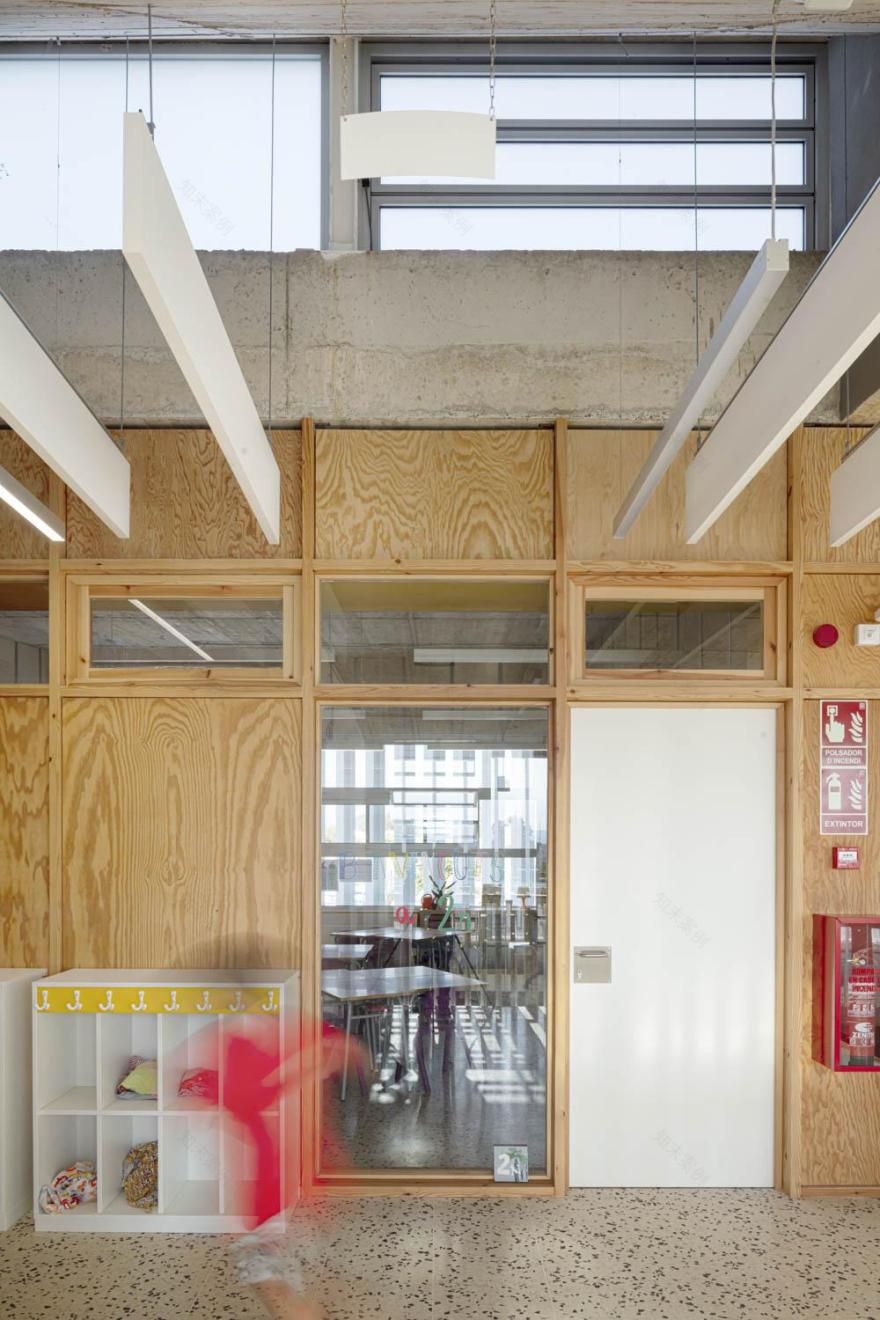 西班牙 Sant Fruitós 教育建筑丨西班牙巴塞罗那丨Adrià Goula-20