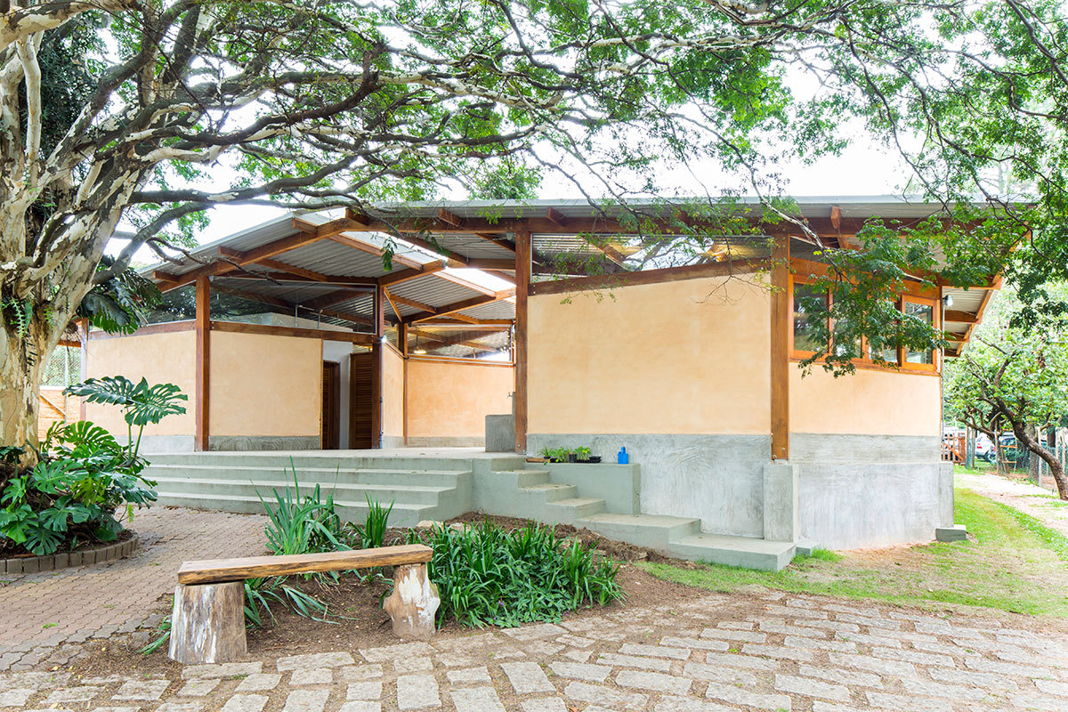 巴西 Ecoara Waldorf School 有机建筑营造温馨学习环境-13