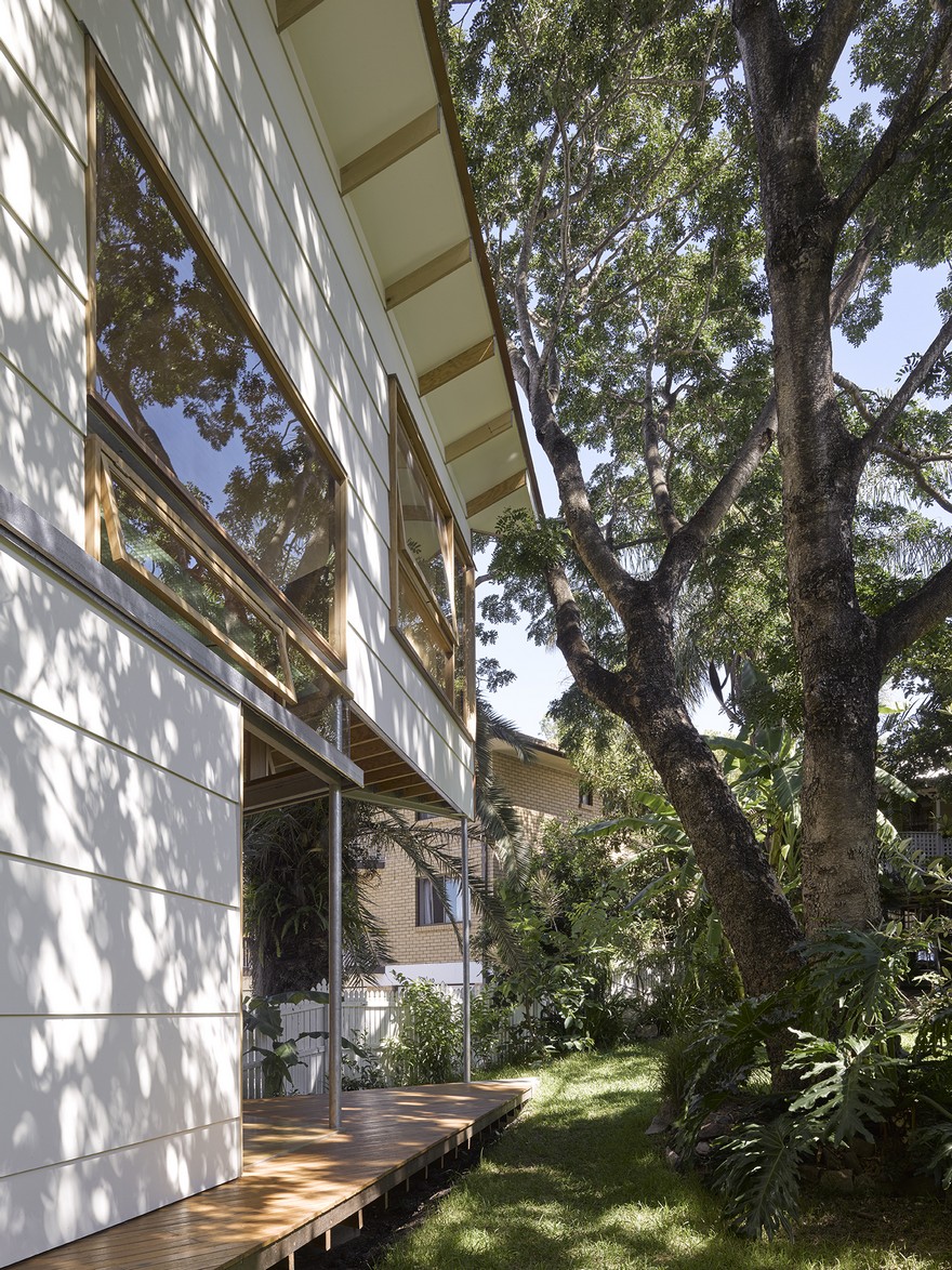 Modern Treehouse Designed as a “Weekender in the Backyard” for a Young Couple-25