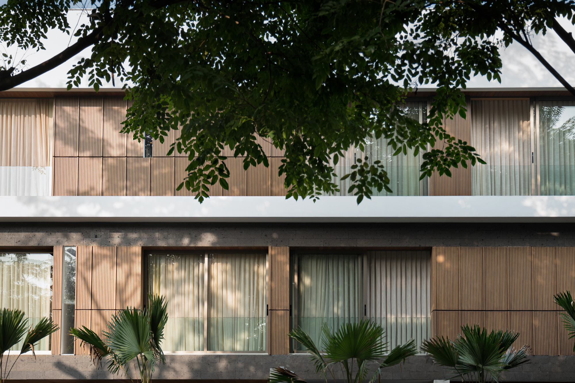 Svastaka House / Somia Design Studio-36