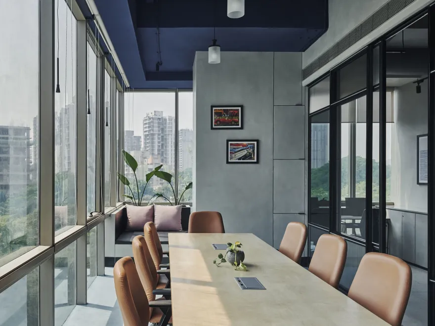 "Velox Motors Offices | 现代工业风格的灵活办公空间"-29