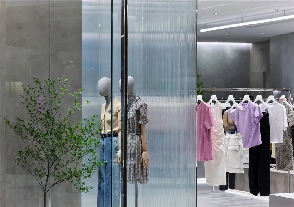 港汇恒隆全新 DAZZLE 女装店设计丨中国上海-7