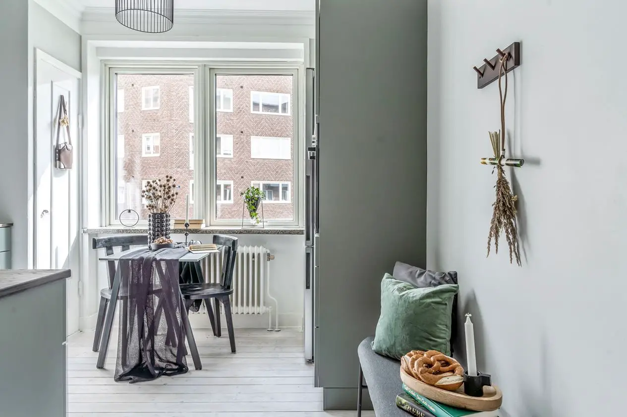 瑞典城市大型工作室公寓的完美改造-13