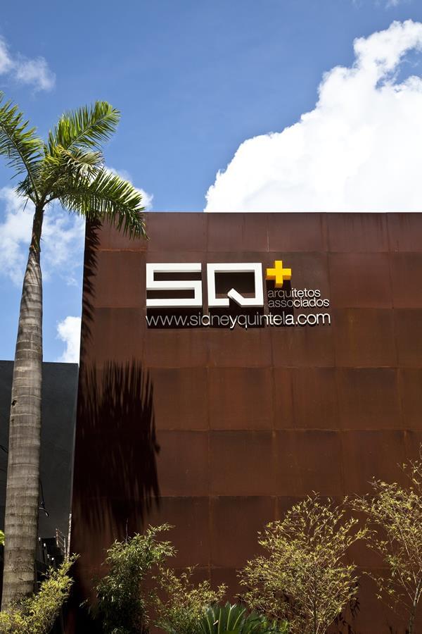 巴西 SQ+建筑事务所 | 钢铁与自然的完美融合-2