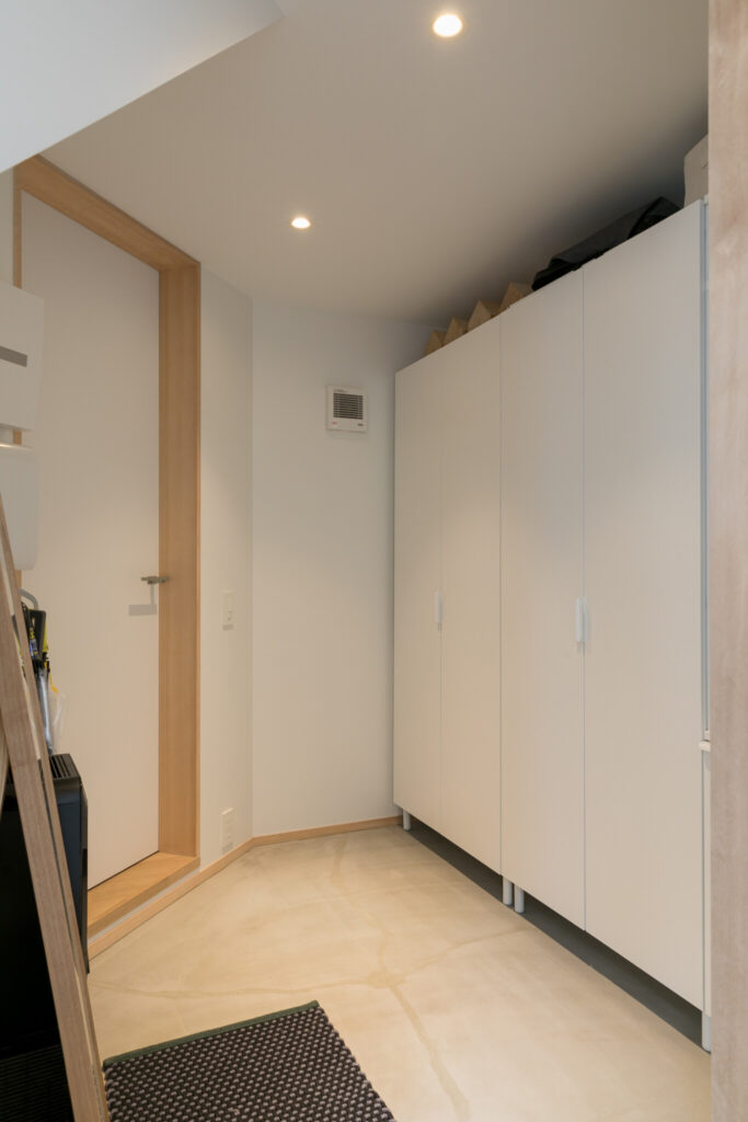 職住一体の建築家の自邸　ゆるやかに居場所をつなげ、仕事と生活の場をひとつに | Architecture | 100%LiFE-11