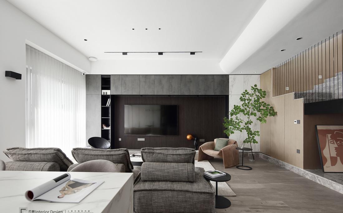 深咖灰调的普拉提会所-0